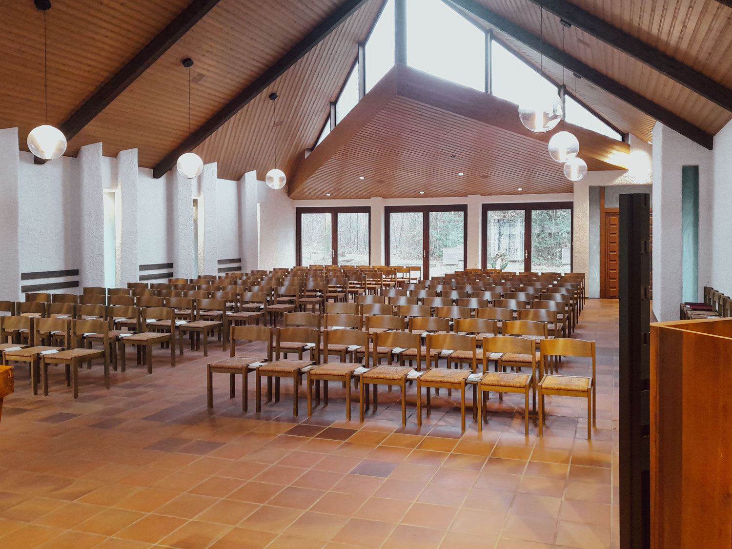 Aussegnungshalle des Waldfriedhofs Wolschlugen