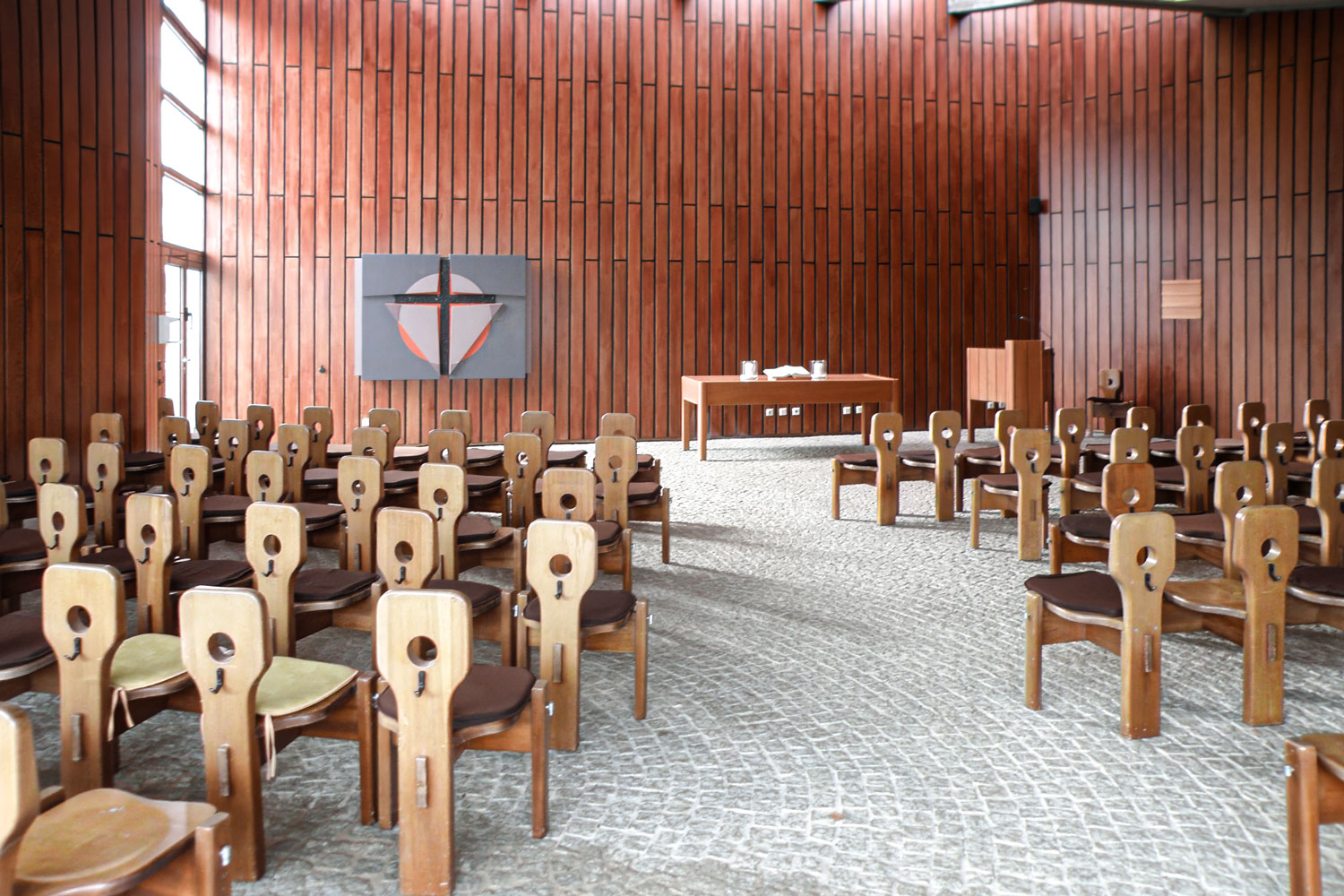 Neuer Friedhof Oberboinhingen – Aussegnungshalle Innenansicht